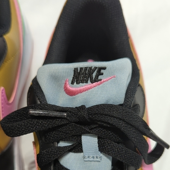 Amazing Nike Kids Black, Pink,Brown and Blue Sneakers, Beautiful !! 5.5 Y - Picture 3 of 13